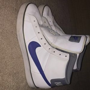 Men’s 11.5 Nike shoes